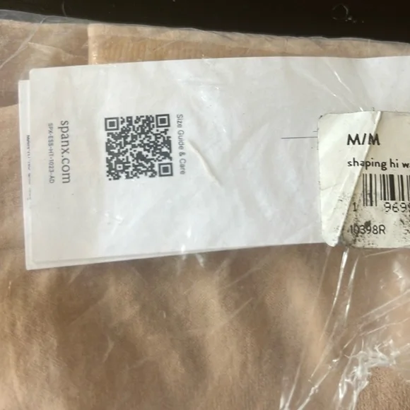 SPANXsculpt™ Seamless Power High-Waisted Mid-Thigh Short - Picture 2 of 5